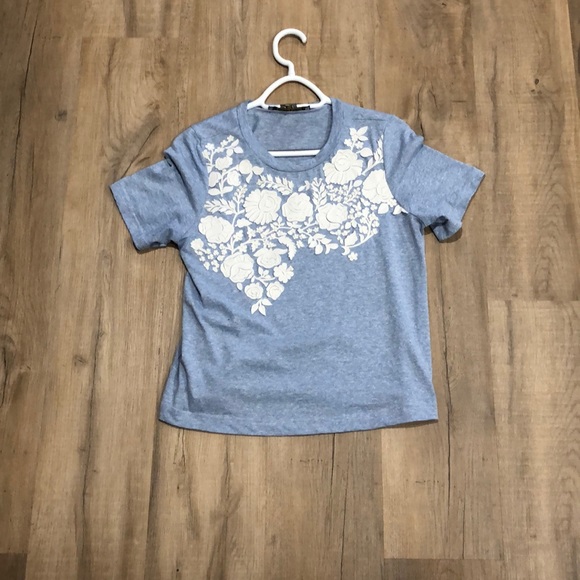 Super cute tshirt with gorgeous beading and design - Picture 2 of 3